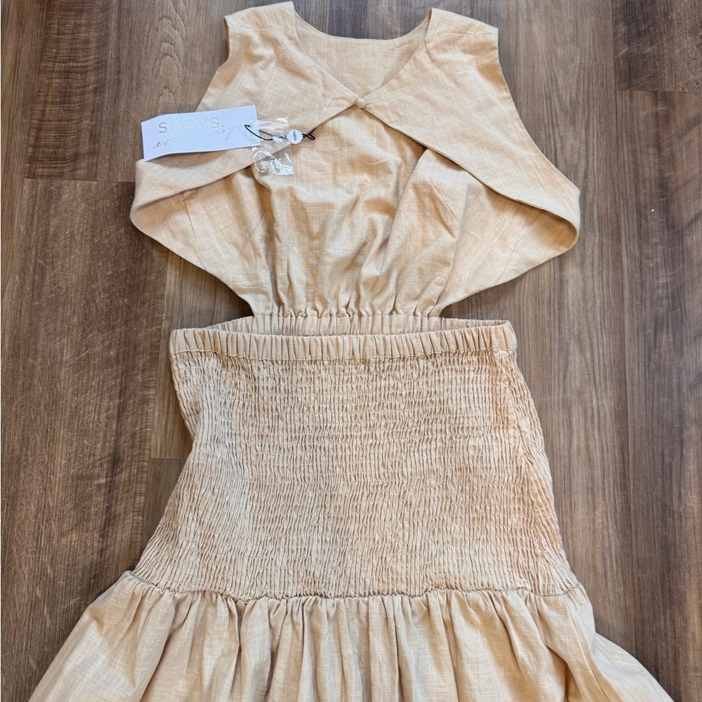 Sleeveless Cream Maxi Dress with Cutout Waist - Picture 13 of 16